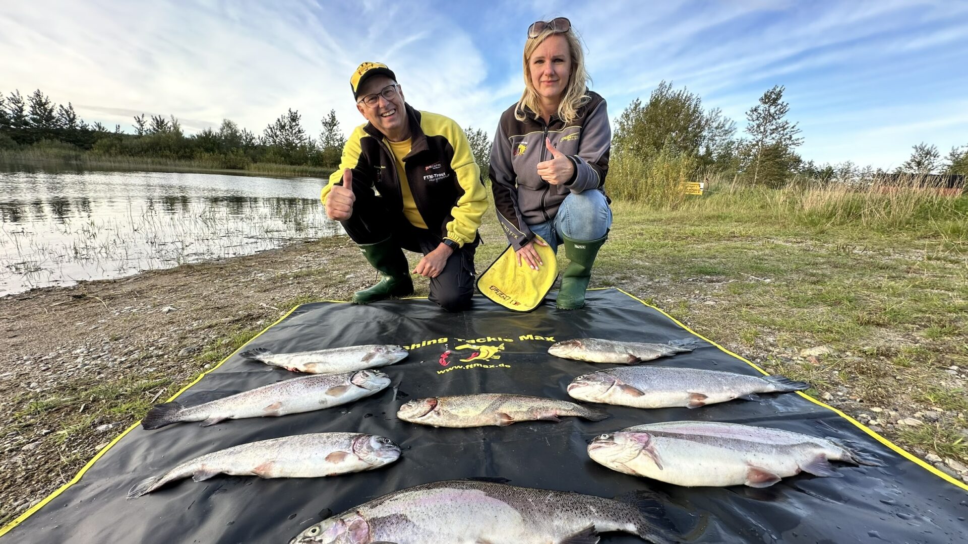 Uge Lystfiskerie - Ricarda und Michael mit Lachsforellen aus dem Badesee