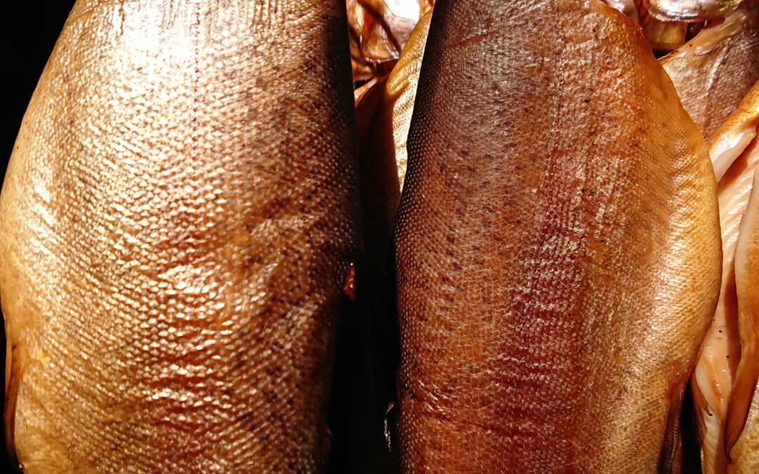 Räuchern -Goldbraune Forellen im Räucherofen